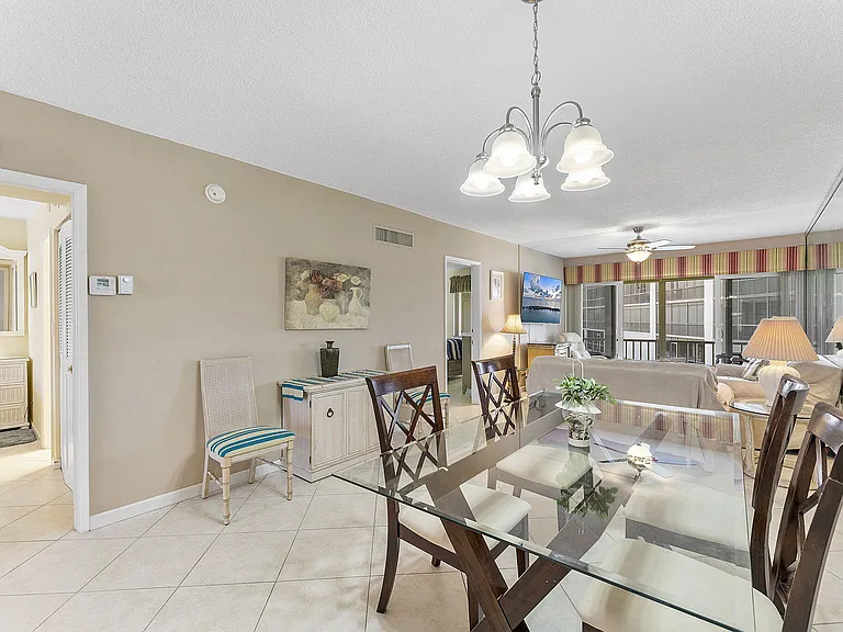101 NE 19th Ave #208 — Photo 5