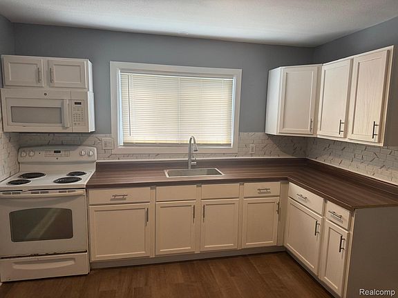 4th image of 4402 Crissman St