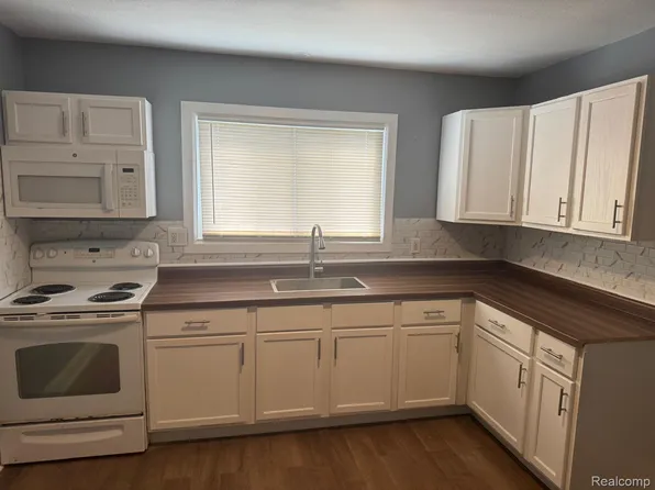 4402 Crissman St, Flint, MI 48505
