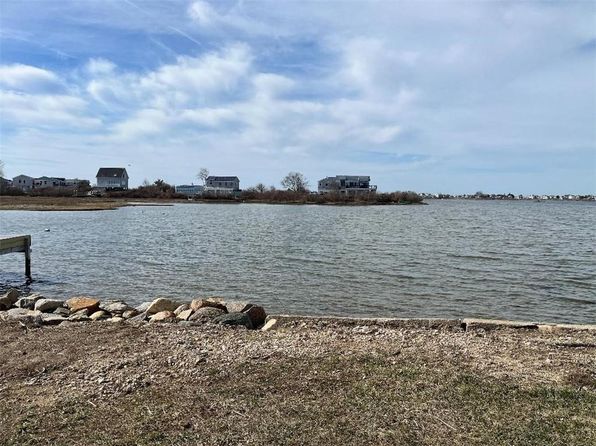 691 T Succotash Rd, Wakefield, RI 02879