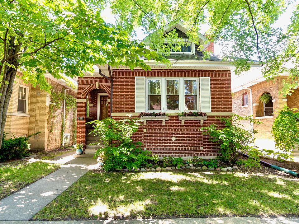 1st image of 2431 W Morse Ave