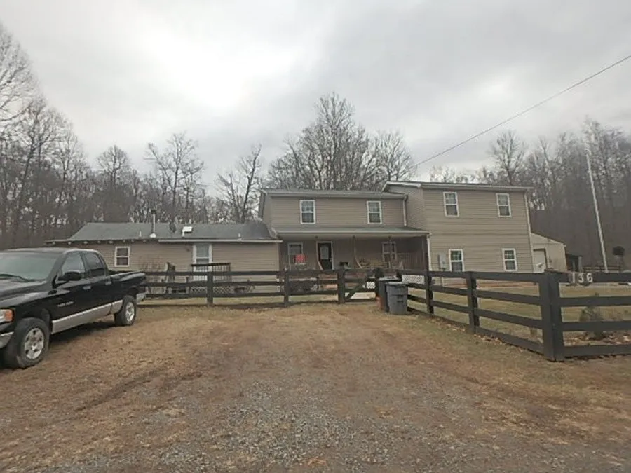 136 Chipmunk Ln photo 1