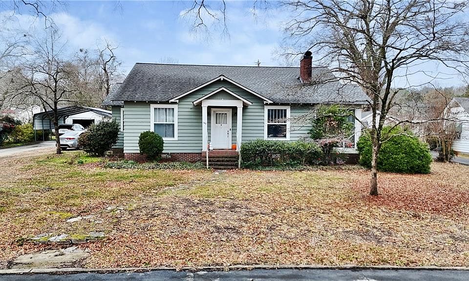 1st image of 140 1st St NE