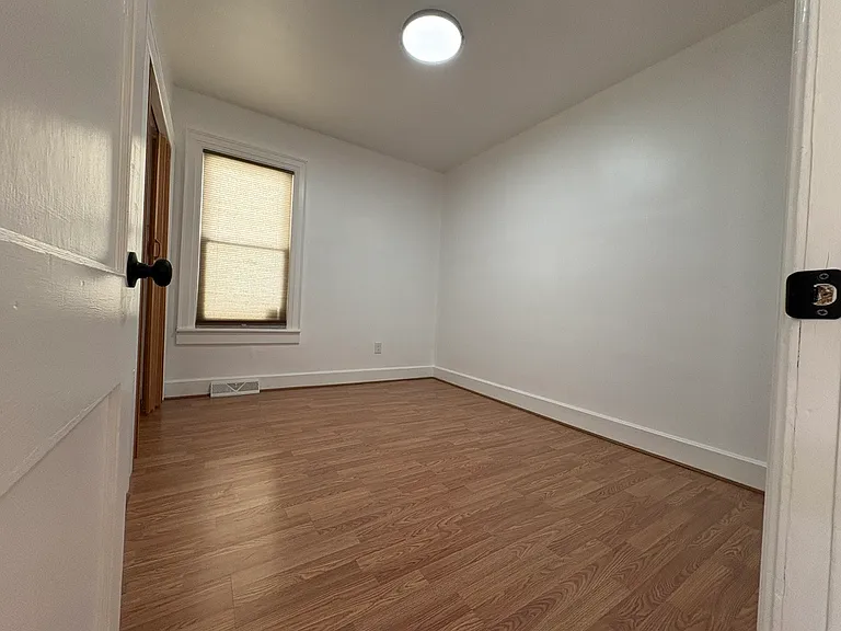117 N Toll St — Photo 10