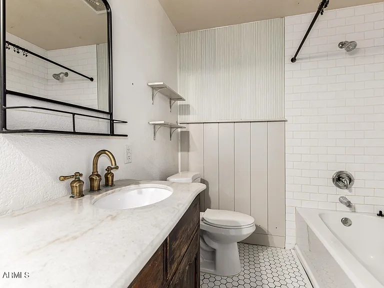 2421 S 221st Ave — Photo 28
