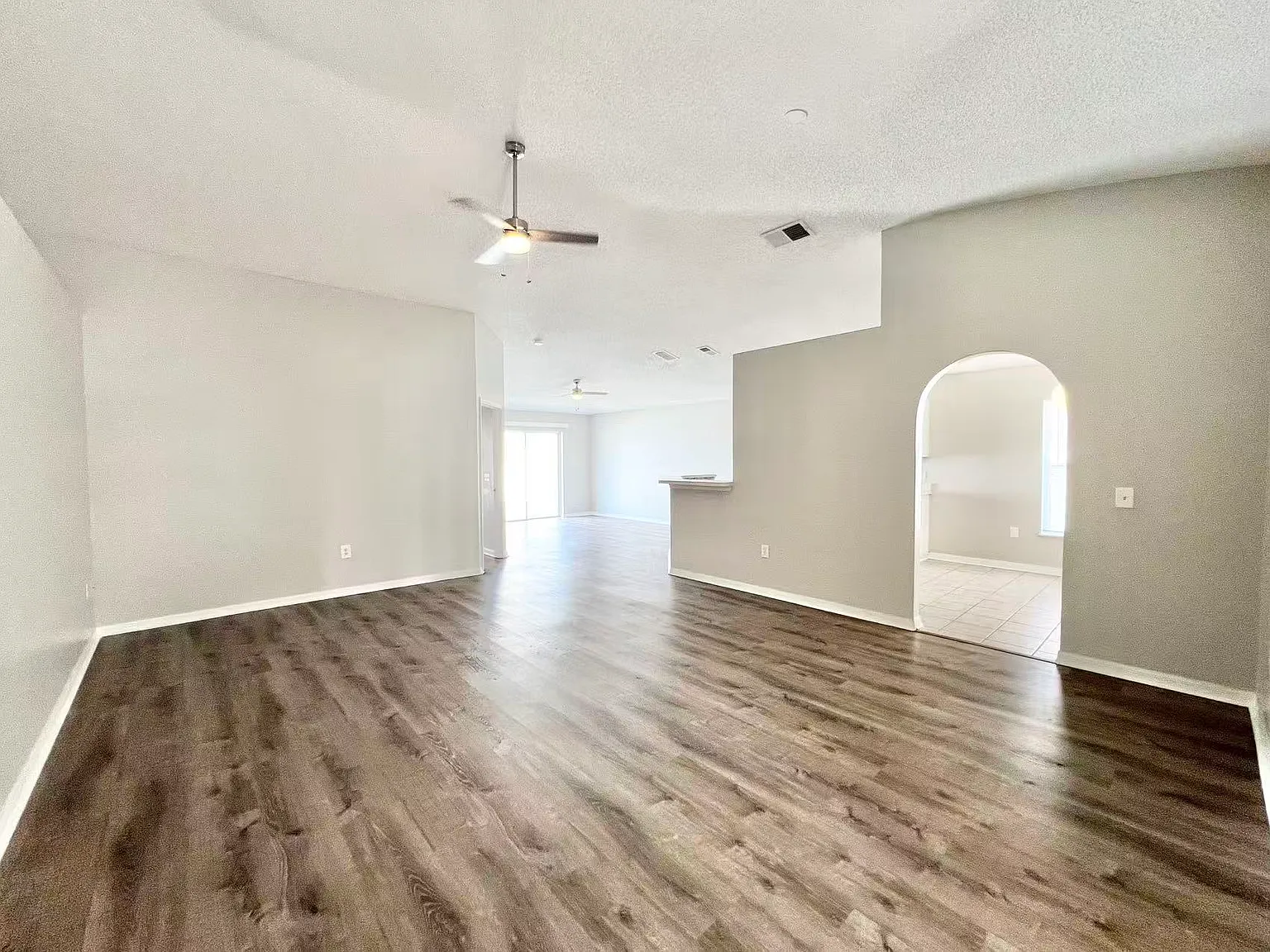 3 bed, 1637 sqft, $2,200 — Photo 4