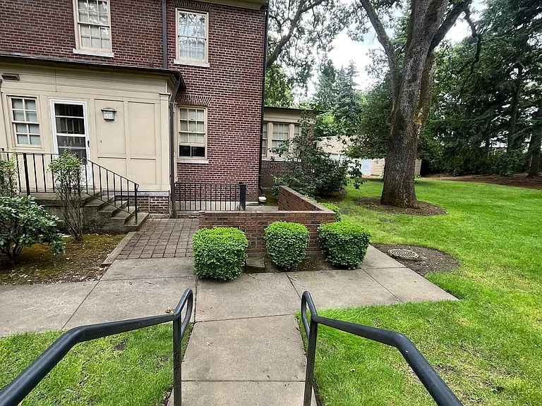 400 Hathaway Rd — Photo 28
