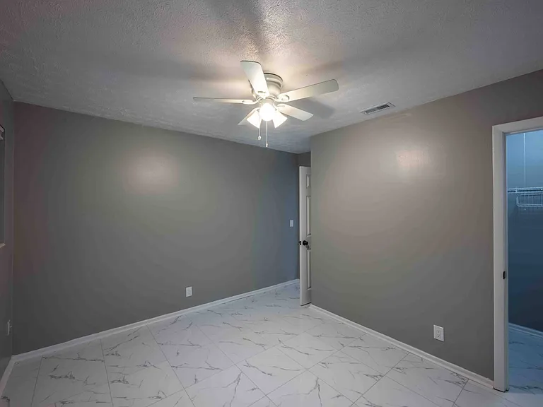7441 Sandhurst Rd S — Photo 11