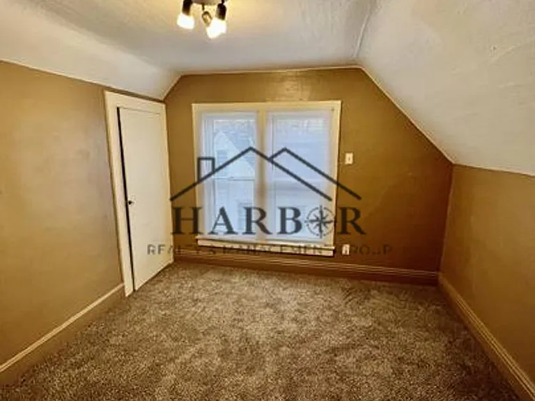 403 10th St NW — Photo 5