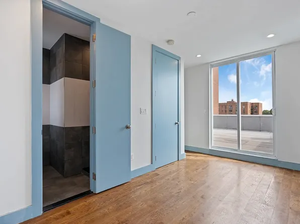 1053 New York Avenue image 2 of 13