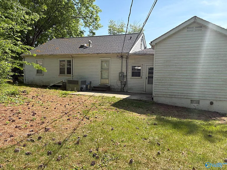 1003 E Washington St — Photo 13