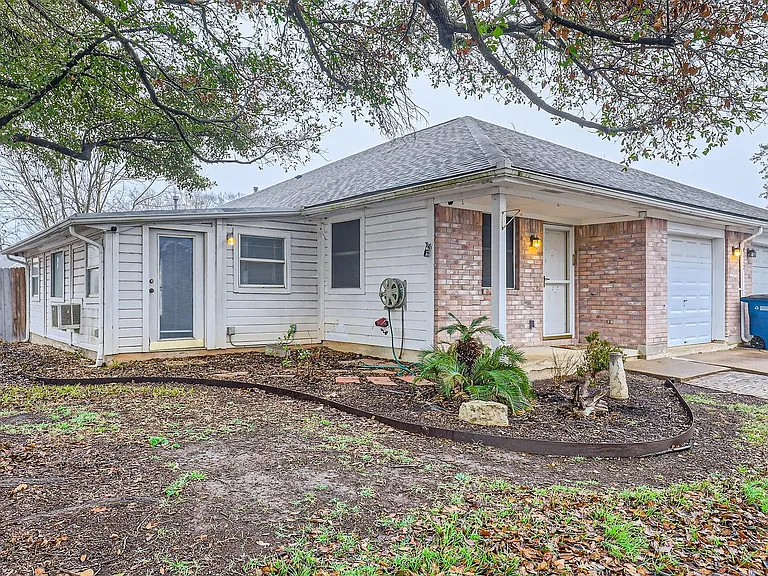 8112 Willet Trl #A — Photo 1