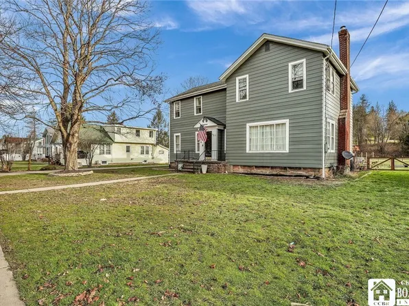 18 Maple Ave, Franklinville, NY 14737