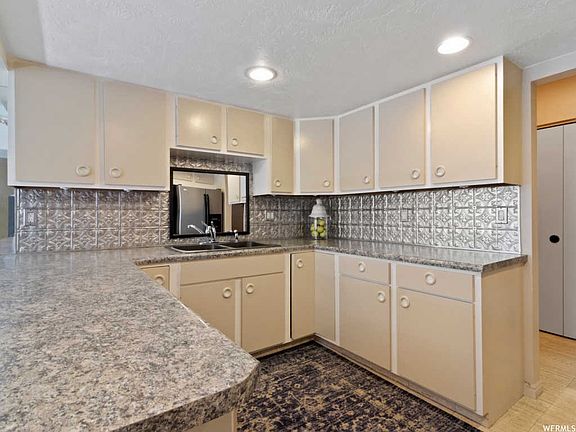 3rd image of 2512 S Elizabeth St E #4