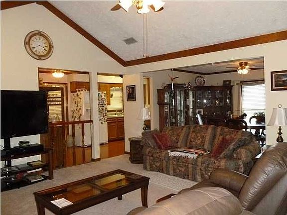 3rd image of 6384 Willow Glen Dr