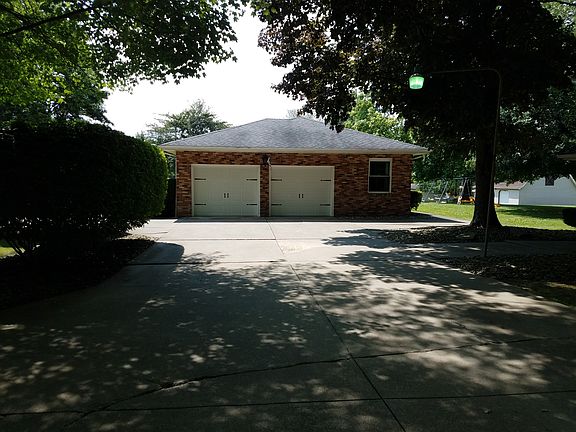 2.5 attached heated garage