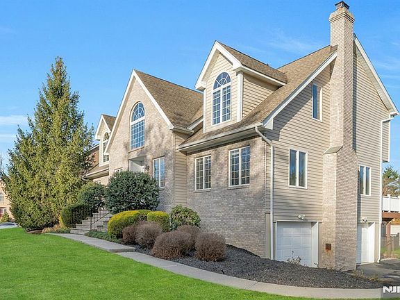 3rd image of 1 Laurel Ct