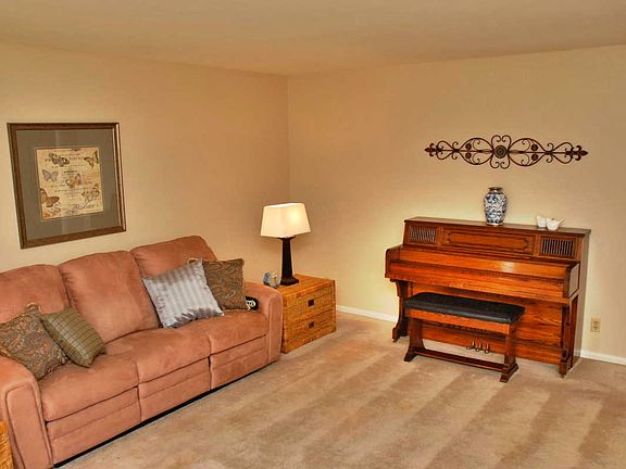 3rd image of 848 Hermiston Dr