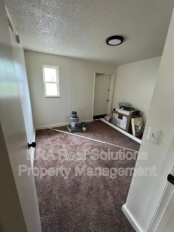 3 bed, 1.0 bath, 813 sqft, $1,510 — Photo 2