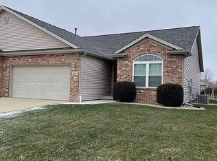 1621 Magnolia Dr, Chatham, IL 62629