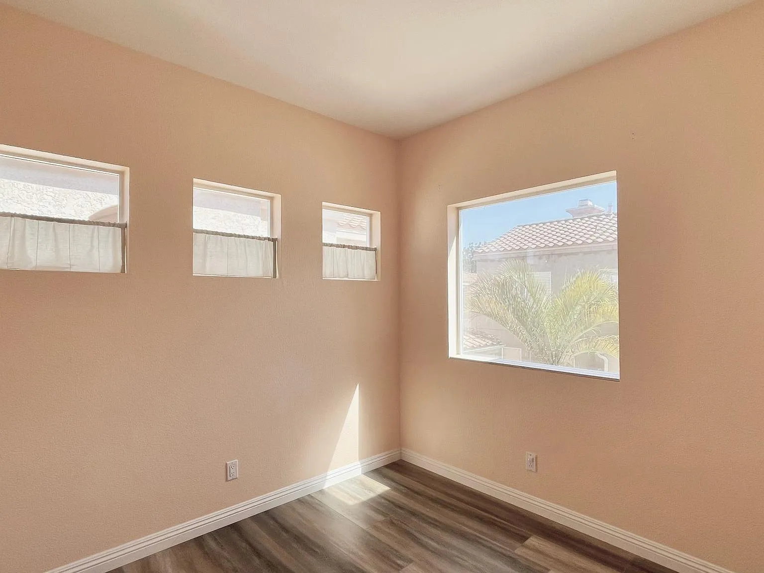 4 bed, 2.5 bath, 1345 sqft, $3,948 — Photo 3