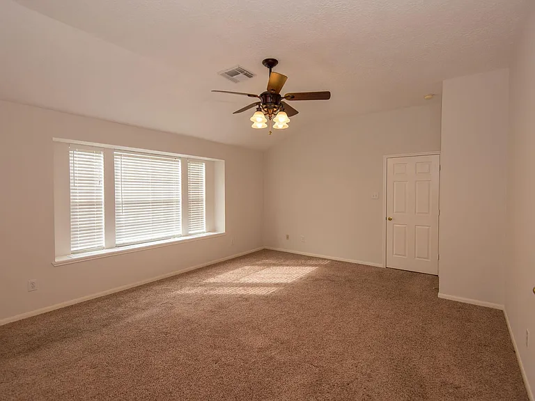 2207 Ames St — Photo 13