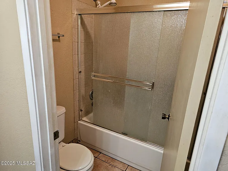 820 S Langley Ave #204 — Photo 9