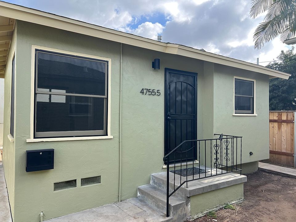 1st image of 4755.5 Terrace Dr