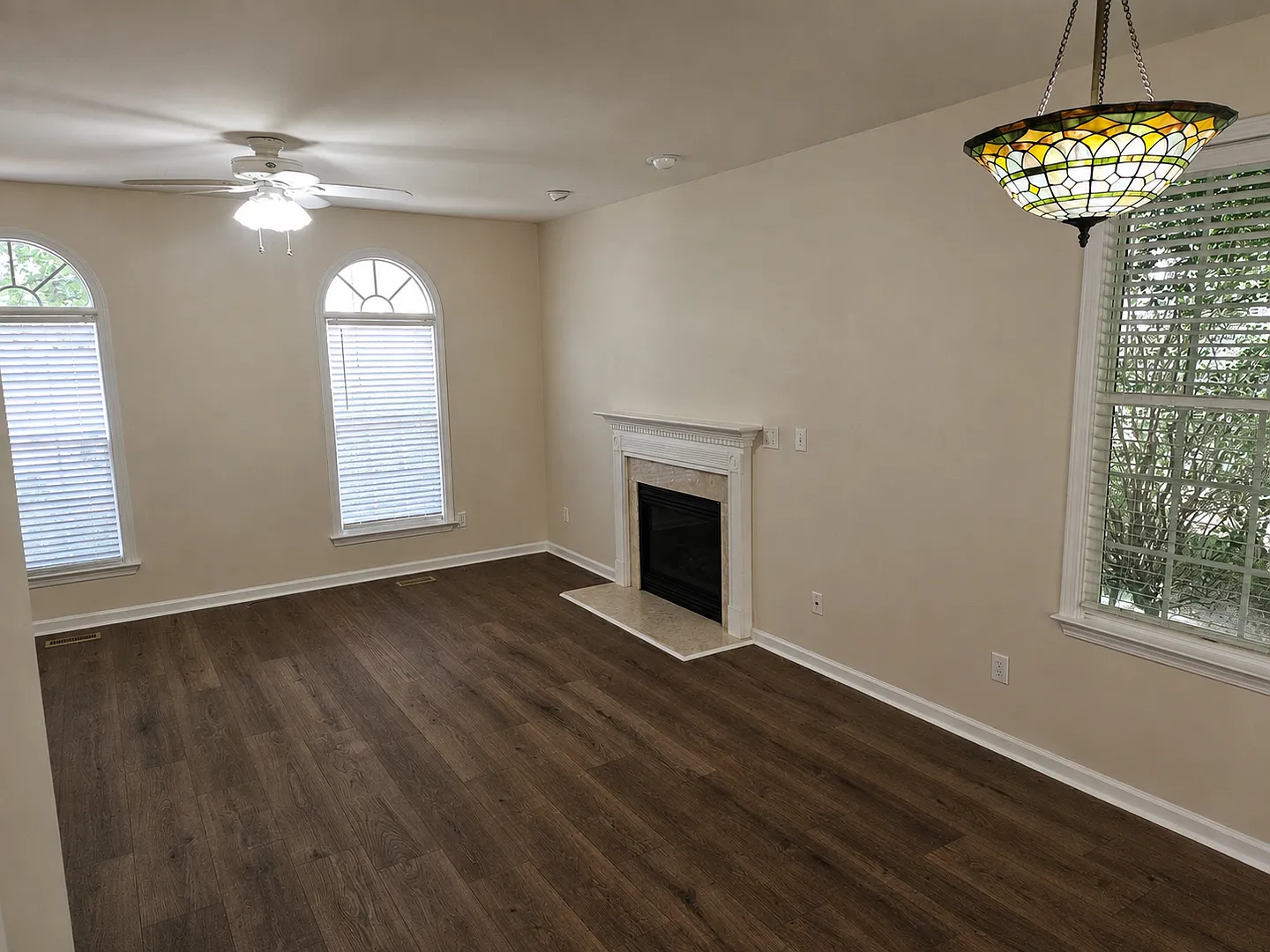 Incredible end unit townhome!! 3br/2.5ba, sunroom, great schools!! Available Now! — Photo 3