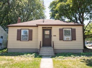131 E Keith Ave, Waukegan, IL 60085