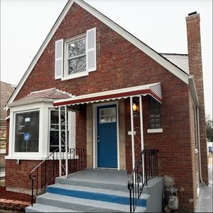 8051 S Yale Ave, Chicago, IL, 60620