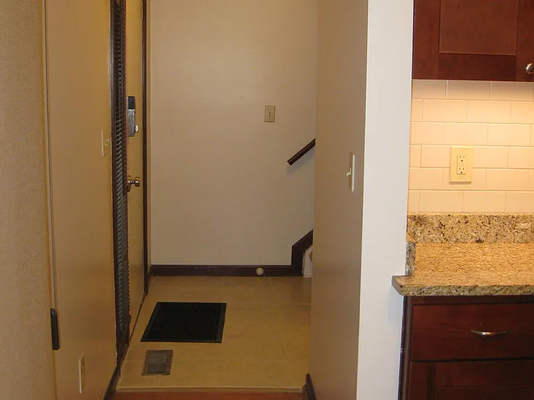 1446 Oakbrook E — Photo 7