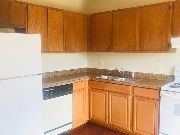 3rd image of 607 Madison Ct