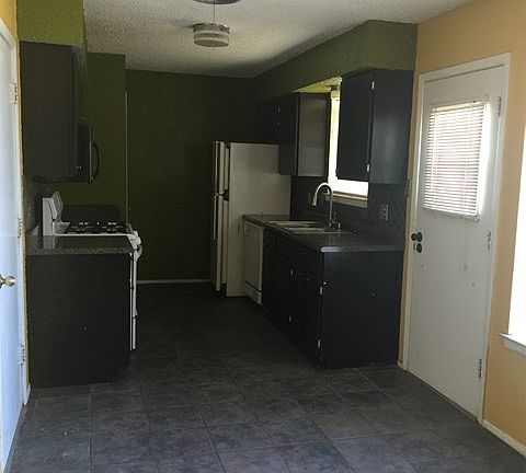 4th image of 411 Douglas Dr