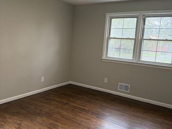 5th image of 367 W Upper Ferry Rd