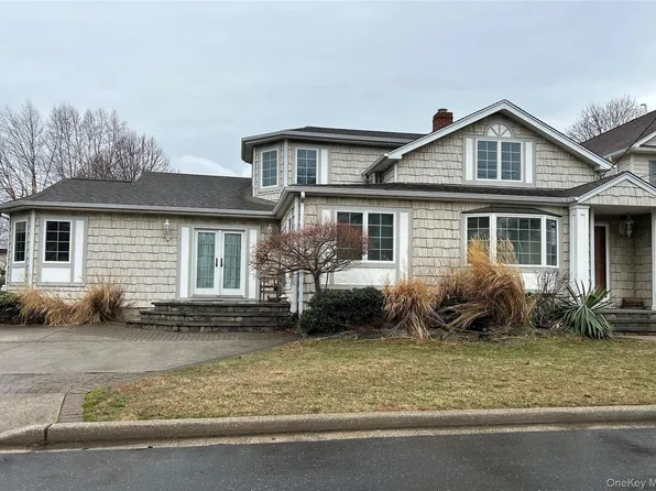 45 Richard Avenue, North Merrick, NY 11566