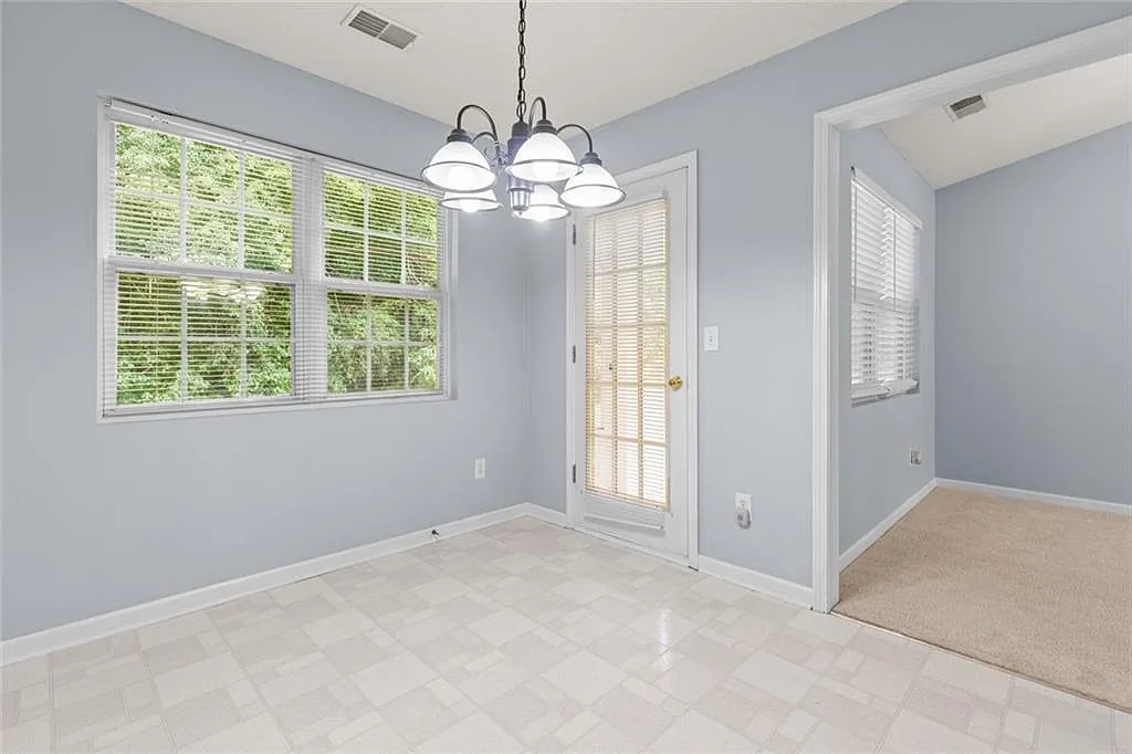 3 bed, 2.0 bath, 1547 sqft, $1,900 — Photo 3