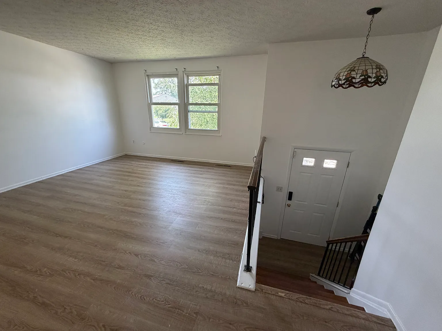 3 bed, 1336 sqft, $2,185 — Photo 3