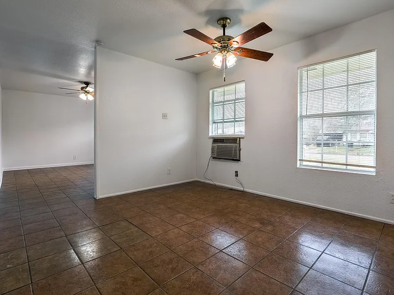 5434 Plumtree Dr — Photo 16