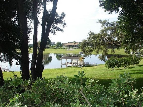 5th image of 952 Summer Lakes Dr