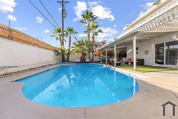 2419 Vegas Valley Dr — Photo 39