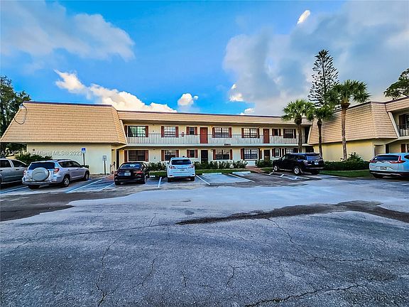 2nd image of 4460 Oak Terrace Dr #4460