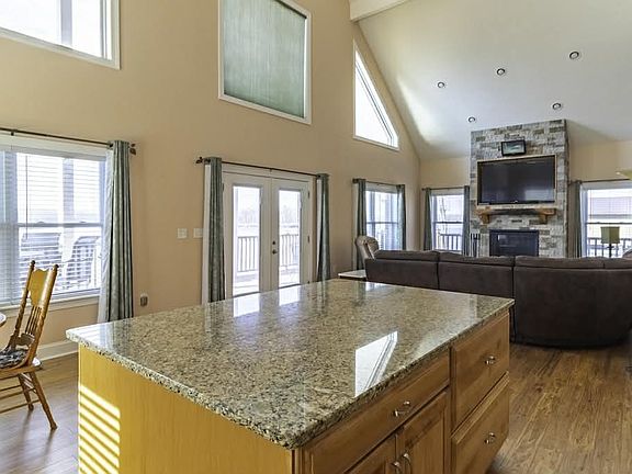 5th image of 600 River Rd