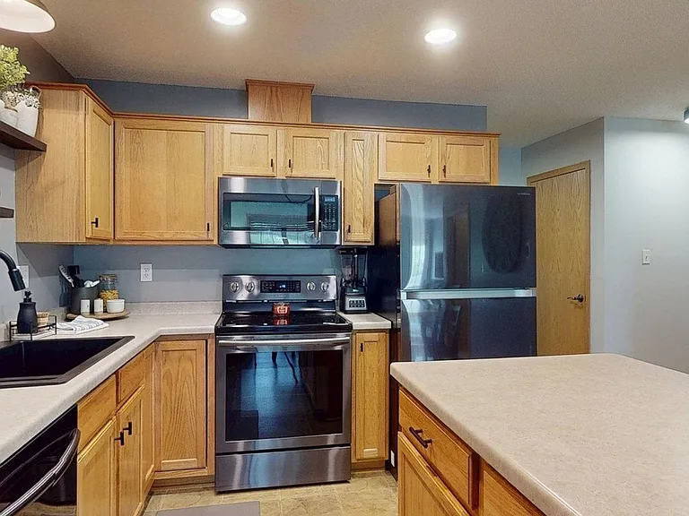 3057 Venice Ln NW — Photo 8
