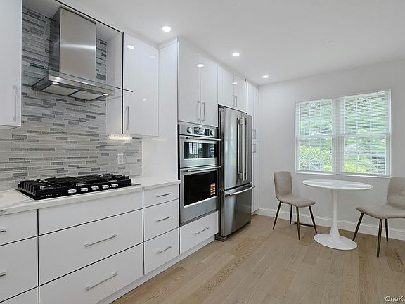 4th image of 100 Brook Hills Circle #28B