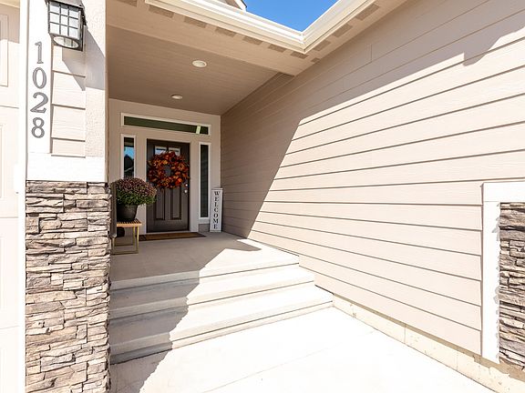 3rd image of 1028 S Colonial Dr