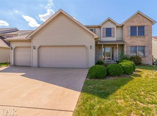 3105 Old Jamestown Rd, Bloomington, IL 61704