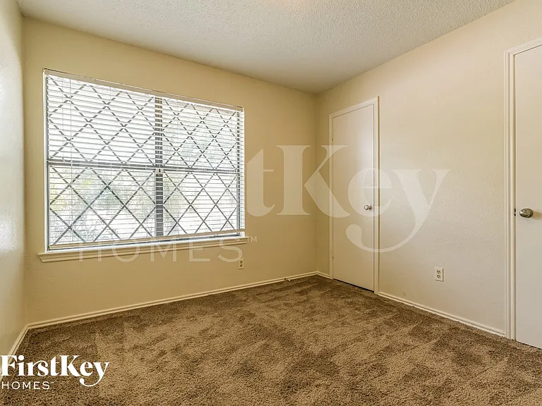3305 Country Creek Ln — Photo 12