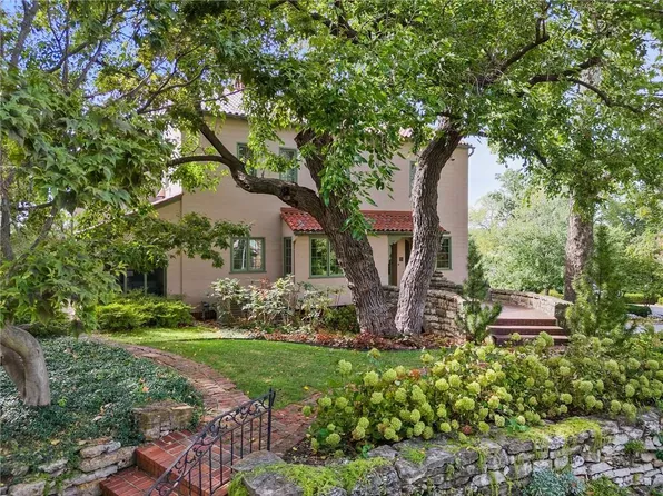 5012 Summit St, Kansas City, MO 64112