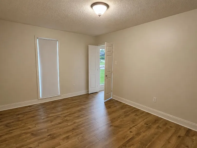 89 Ericson Rd — Photo 27